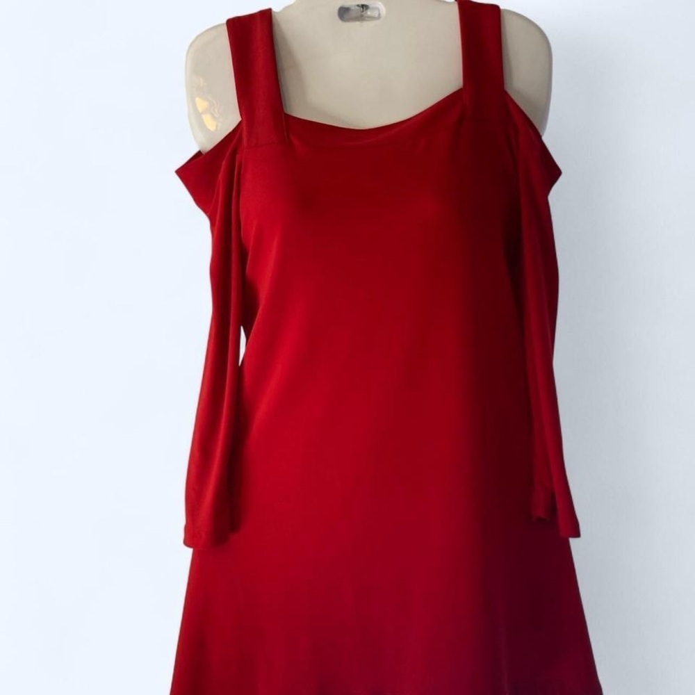 Red mini dress with cut out shoulders M